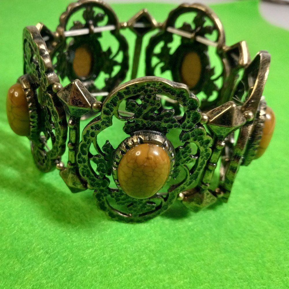 Statement Large Green Cabochon Stretch Bracelet - image 1